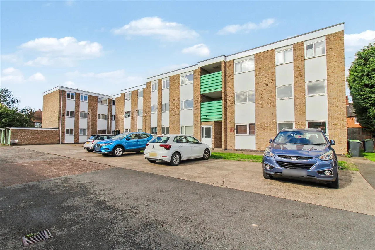 2 bed house to rent, Broadgate avenue, Beeston, NG9