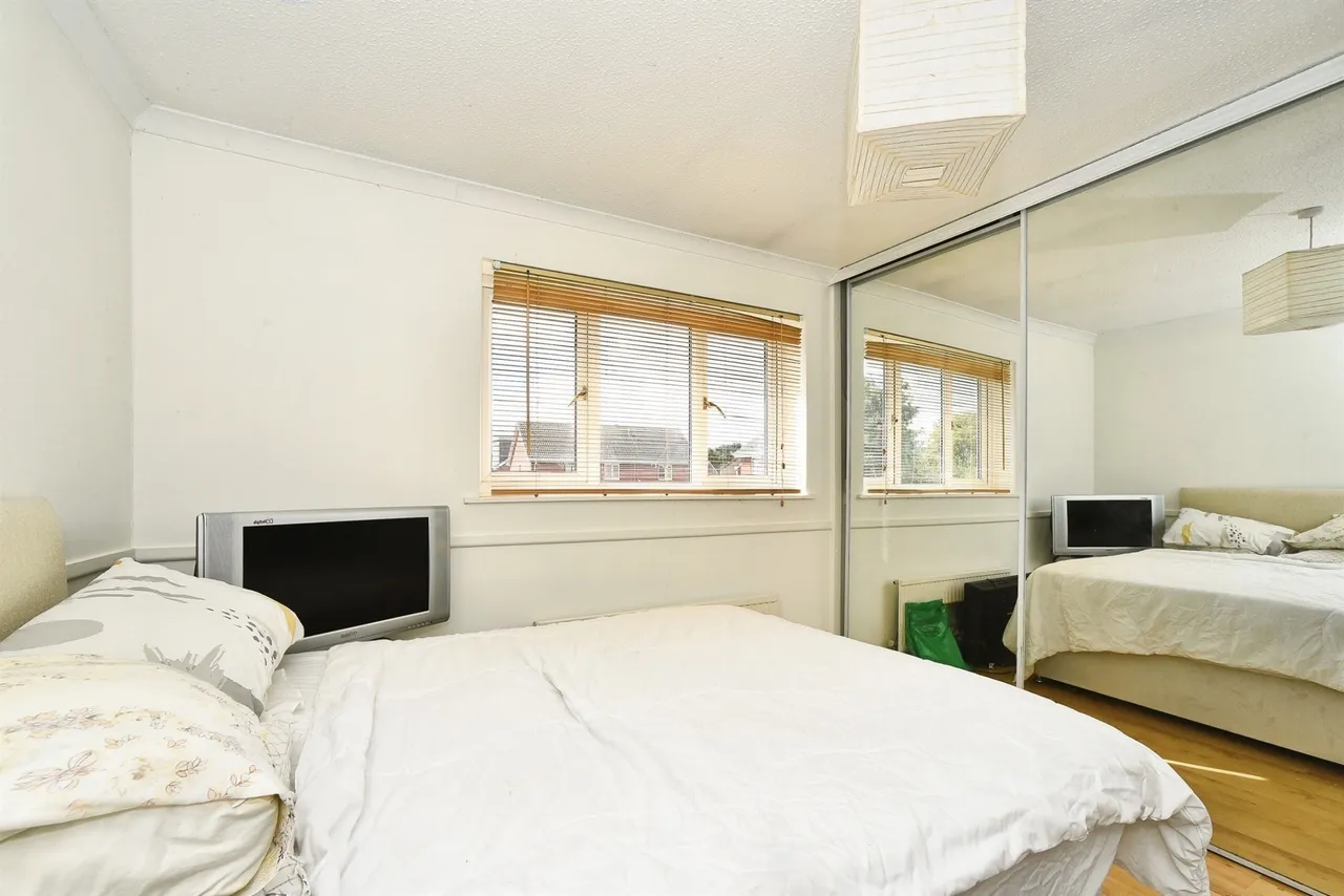Wagtail Close, Swindon, SN3, photo 12