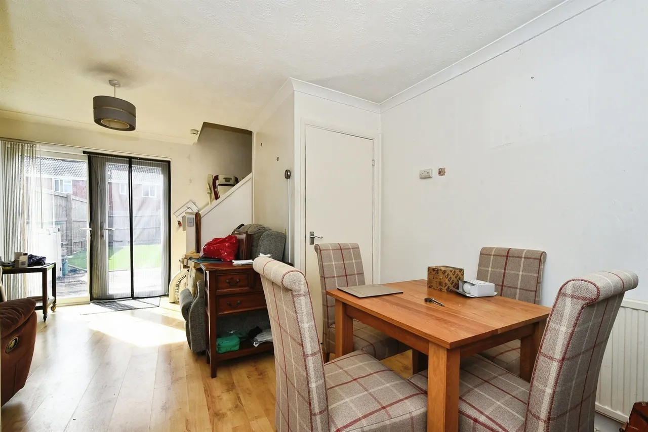 Wagtail Close, Swindon, SN3, photo 3