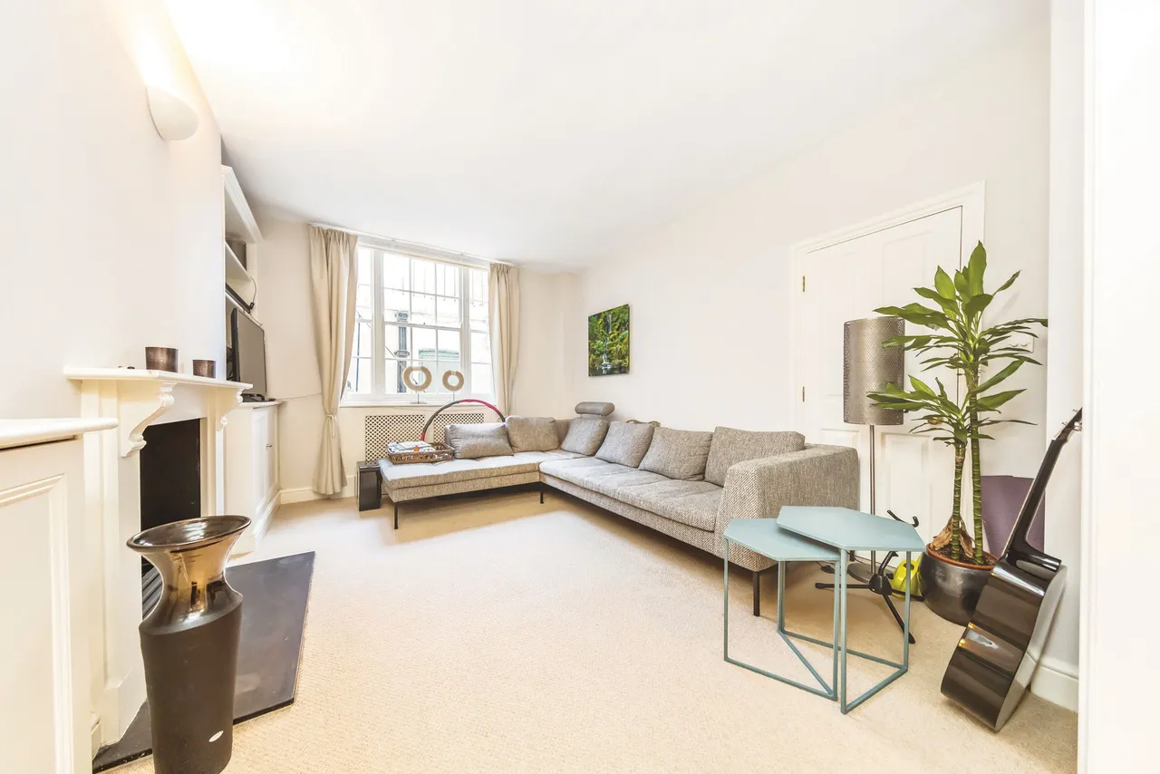 8a Sutherland Row, London, photo 2