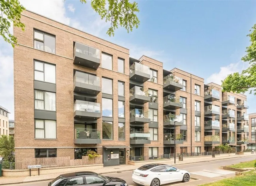 3 bed flat for sale — Bradley Road, Clapham, SW4
