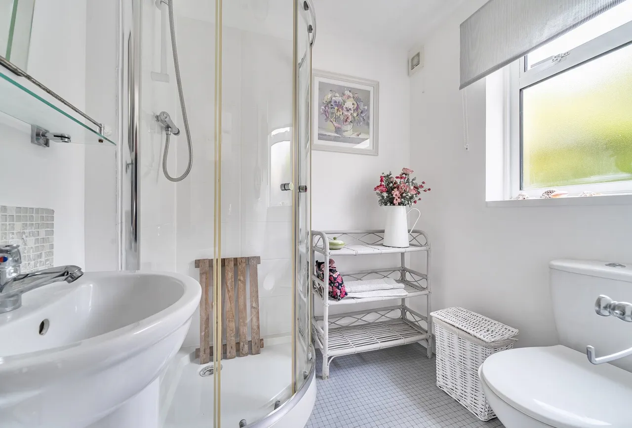 Naunton Crescent, Gloucestershire, Leckhampton, GL53 7BE, photo 6