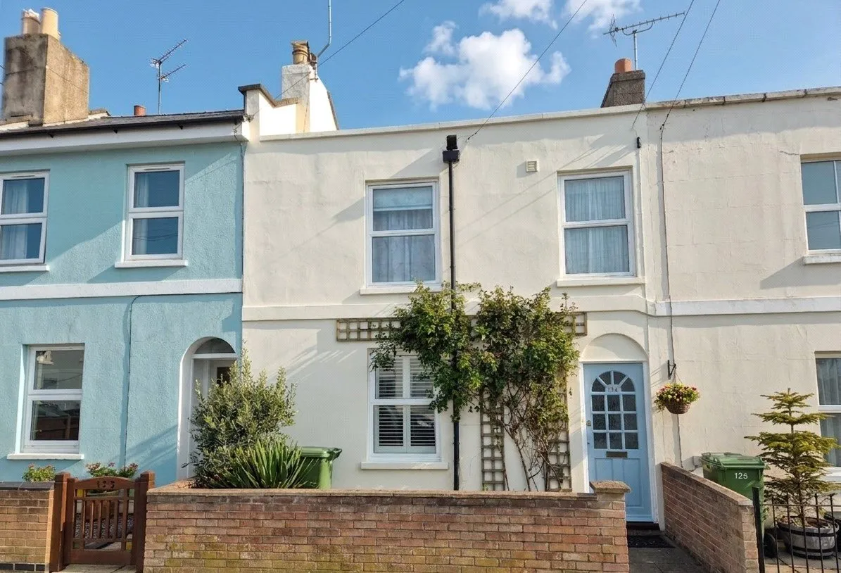 2 bed house for sale — Naunton Crescent, Gloucestershire, Leckhampton, GL53 7BE