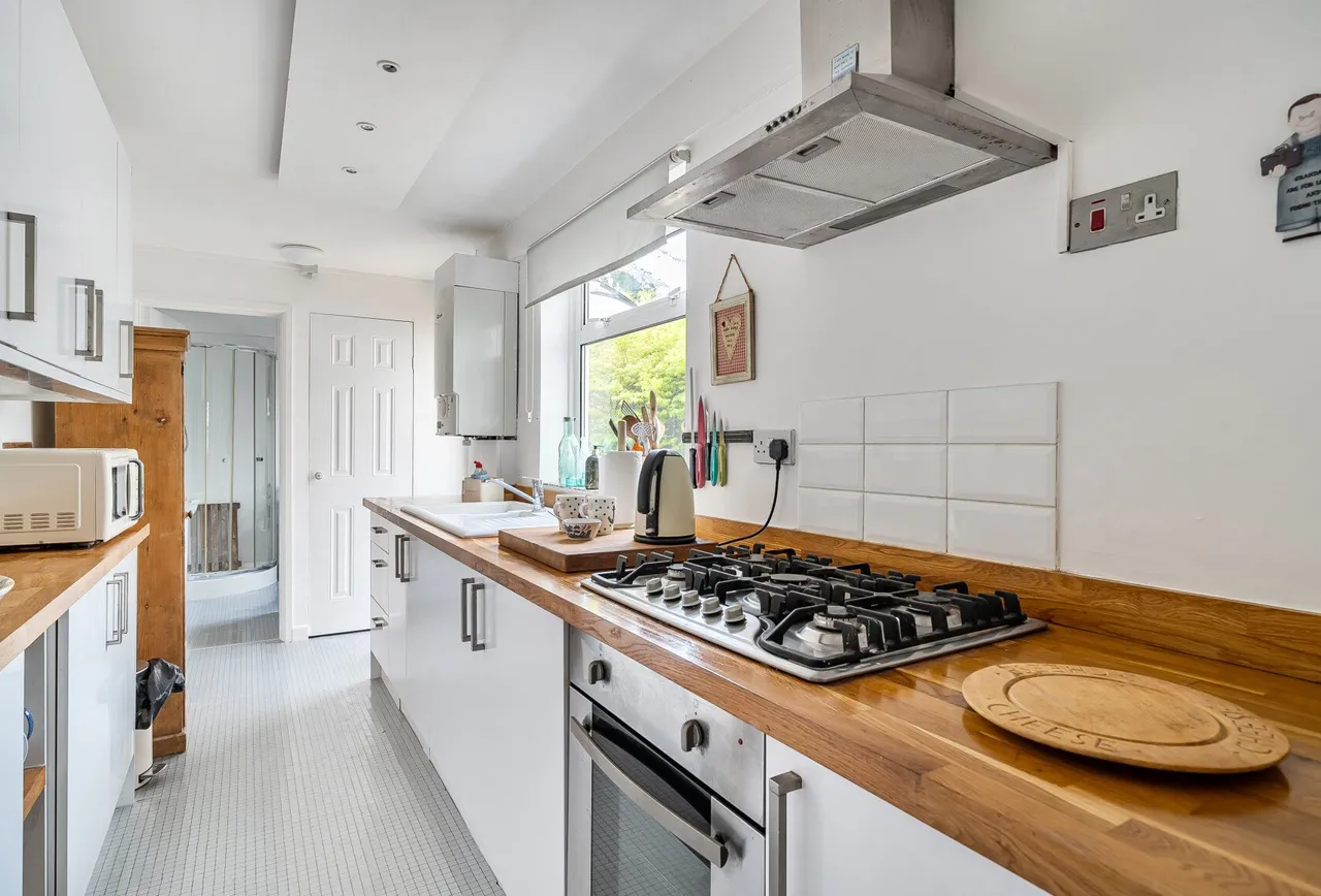 Naunton Crescent, Gloucestershire, Leckhampton, GL53 7BE, photo 5