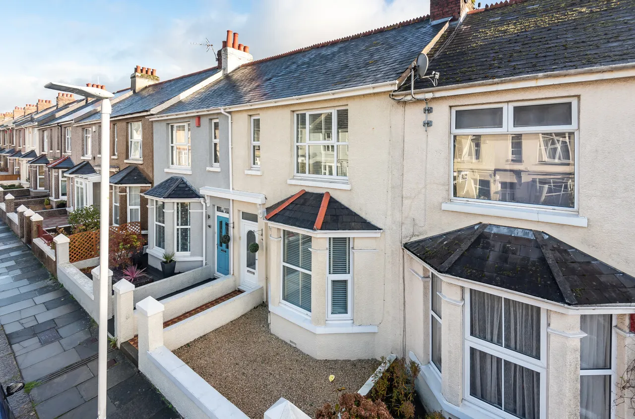3 bed property for sale — Pennycross Park Road, Plymouth, Devon, PL2