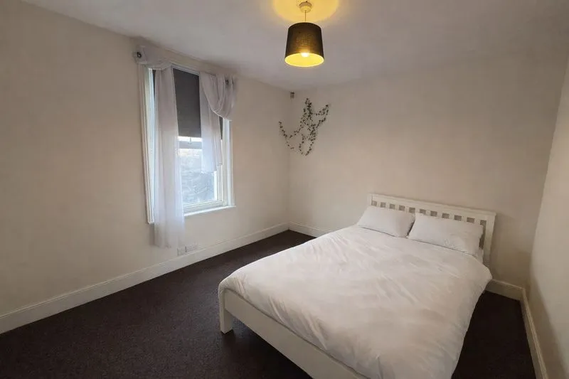 Wycliffe Road, Bournemouth BH9 1JP, photo 2