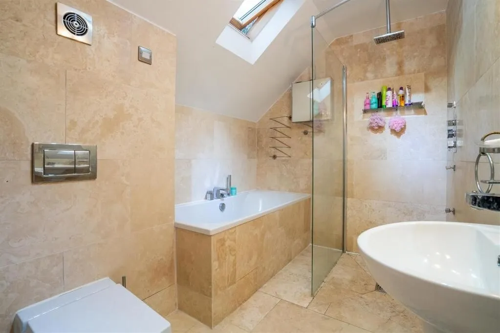 Long Croft View, Upper Batley WF17 0AE, photo 16