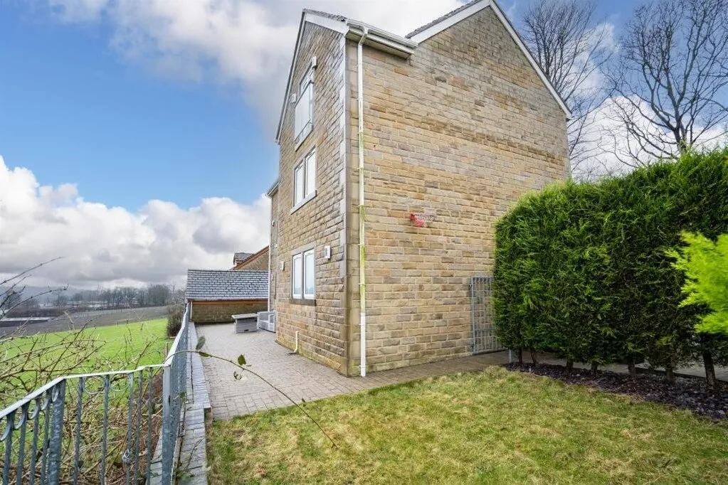 Long Croft View, Upper Batley WF17 0AE, photo 37