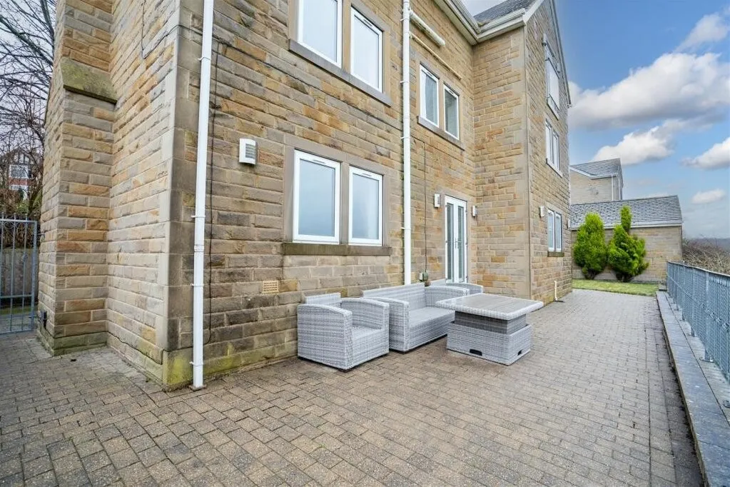 Long Croft View, Upper Batley WF17 0AE, photo 40