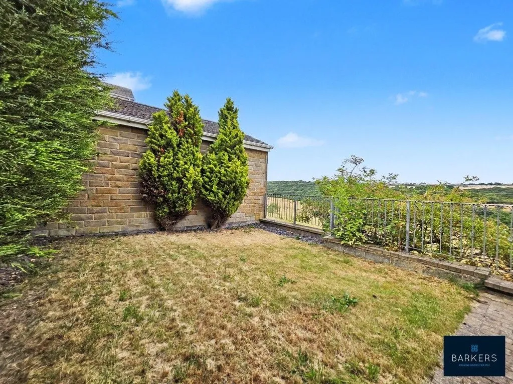 Long Croft View, Upper Batley WF17 0AE, photo 45