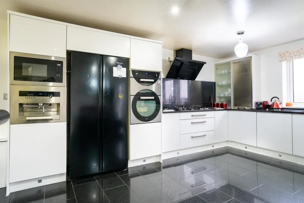 Long Croft View, Upper Batley WF17 0AE, photo 6