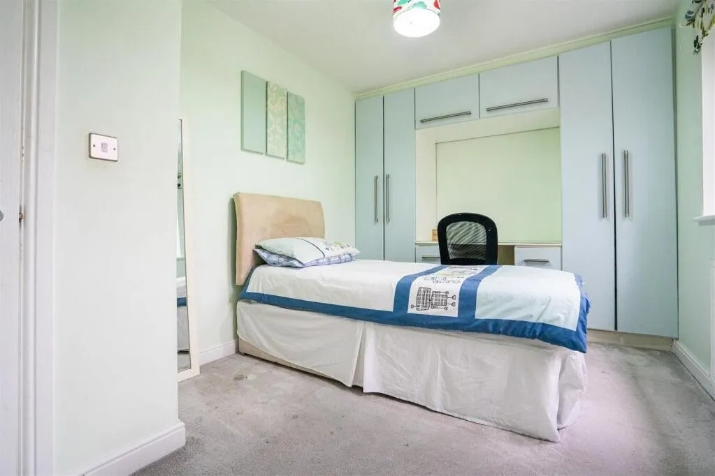 Long Croft View, Upper Batley WF17 0AE, photo 23