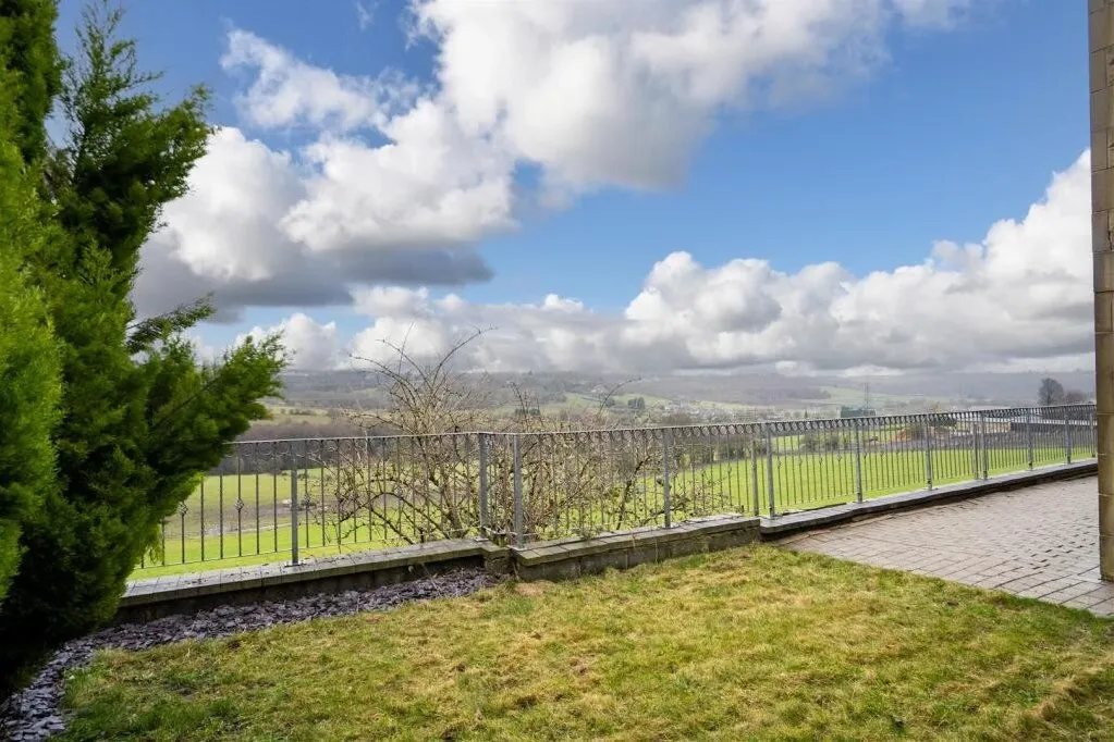 Long Croft View, Upper Batley WF17 0AE, photo 2