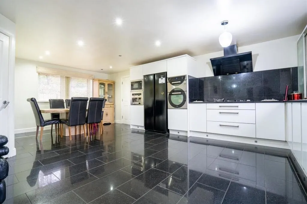 Long Croft View, Upper Batley WF17 0AE, photo 5