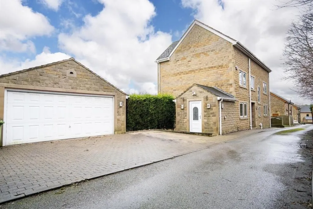 Long Croft View, Upper Batley WF17 0AE, photo 4