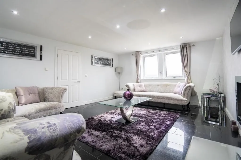 Long Croft View, Upper Batley WF17 0AE, photo 32