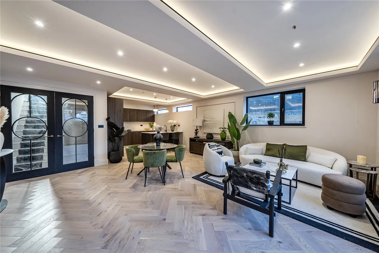 Bromyard Avenue, London, W3, photo 14
