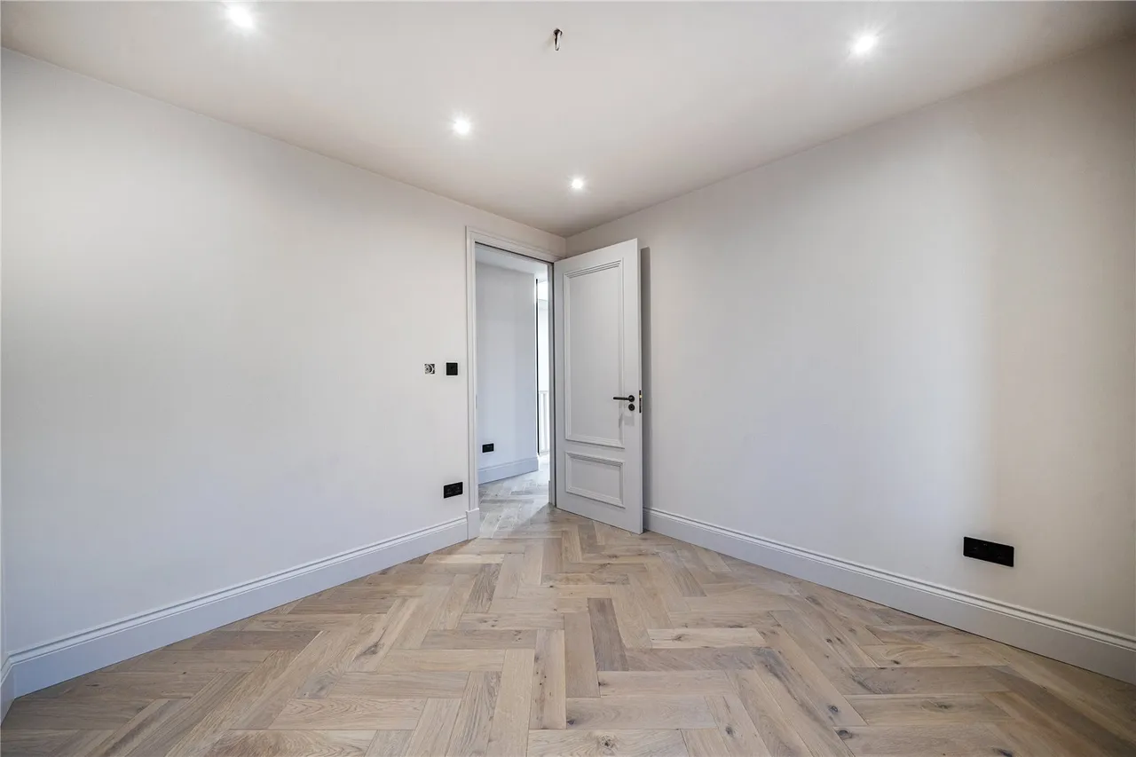 Bromyard Avenue, London, W3, photo 12