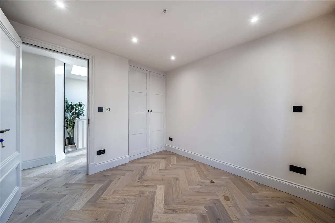 Bromyard Avenue, London, W3, photo 13