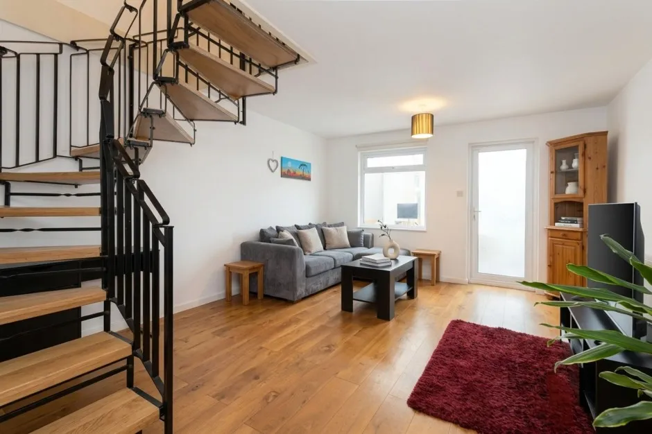 Aldenham Drive, Uxbridge, UB8, photo 3