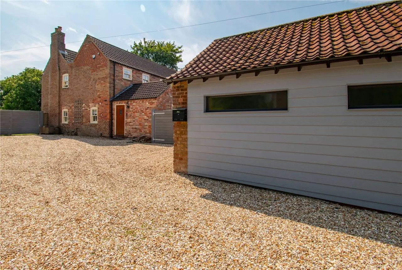 Church Lane, Utterby, photo 26