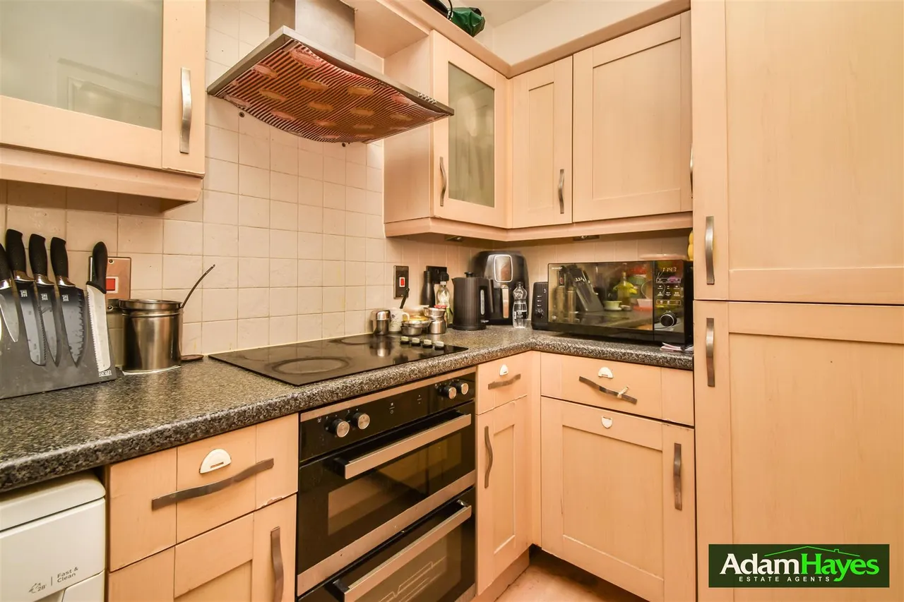 High Road, North Finchley, N12, photo 4