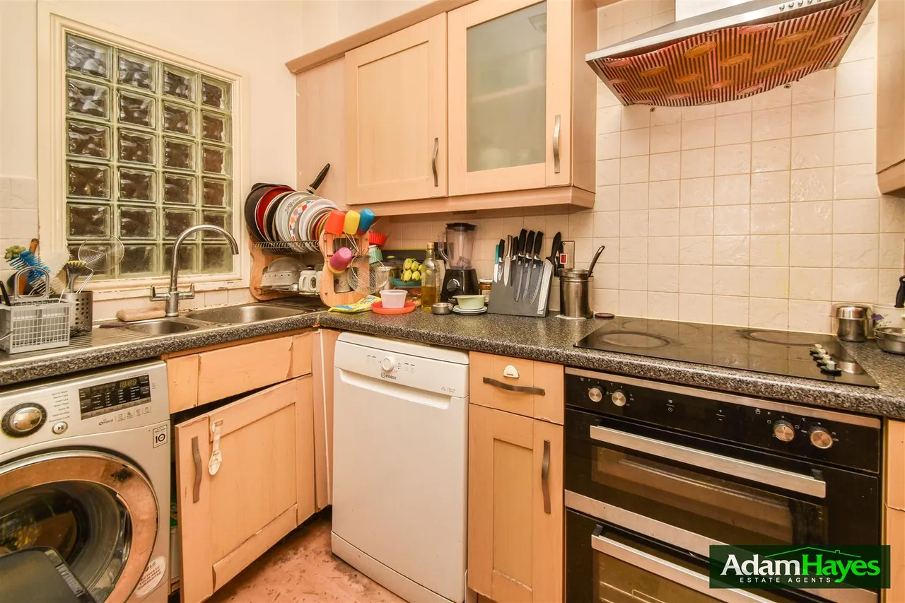 High Road, North Finchley, N12, photo 9