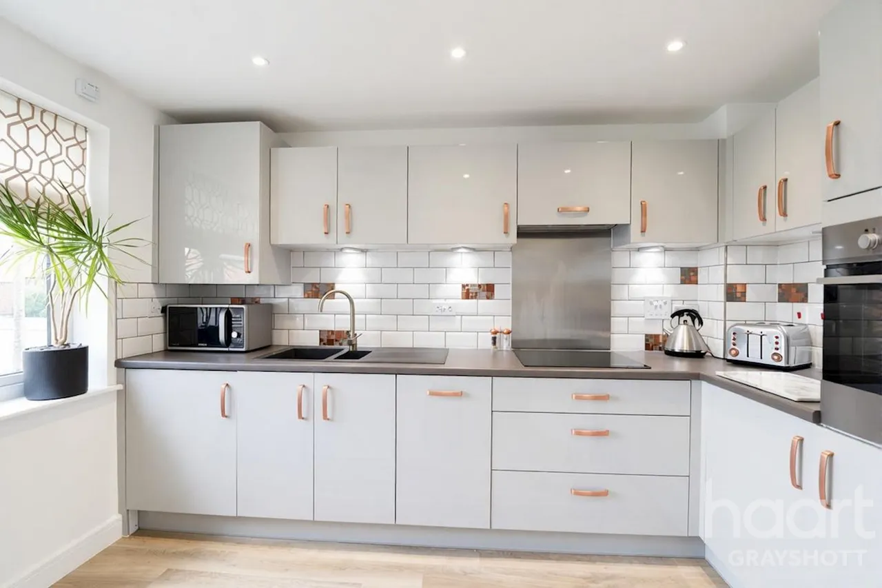 Chandler Drive, Bordon, GU35, photo 3