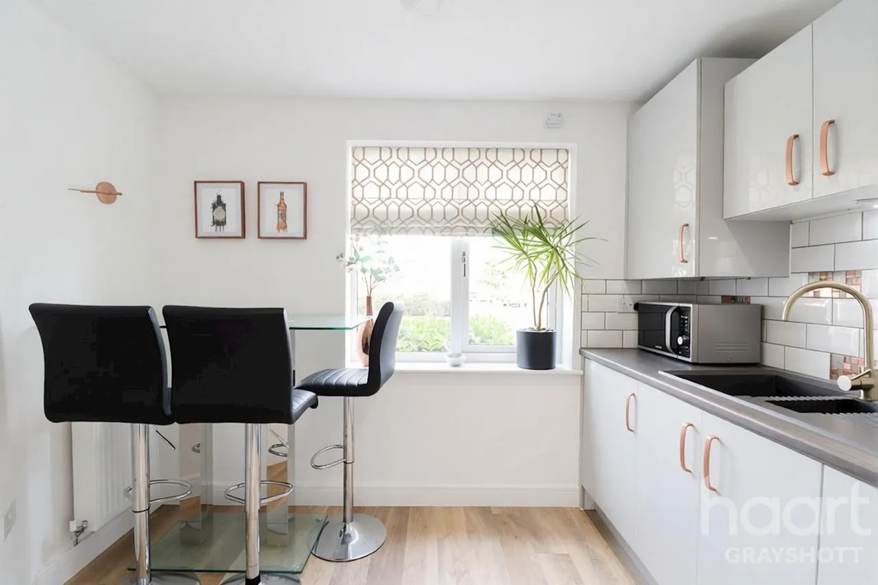 Chandler Drive, Bordon, GU35, photo 4