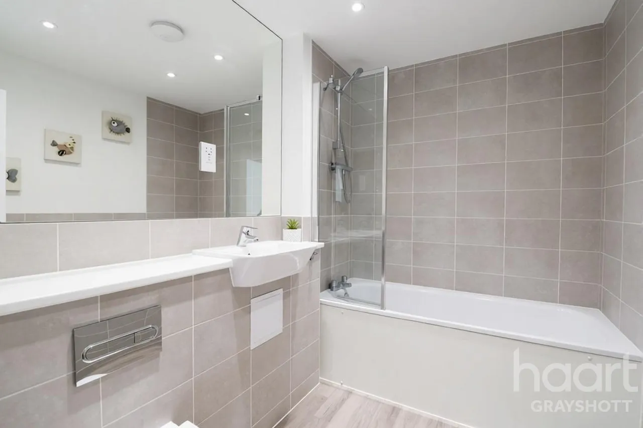 Chandler Drive, Bordon, GU35, photo 12