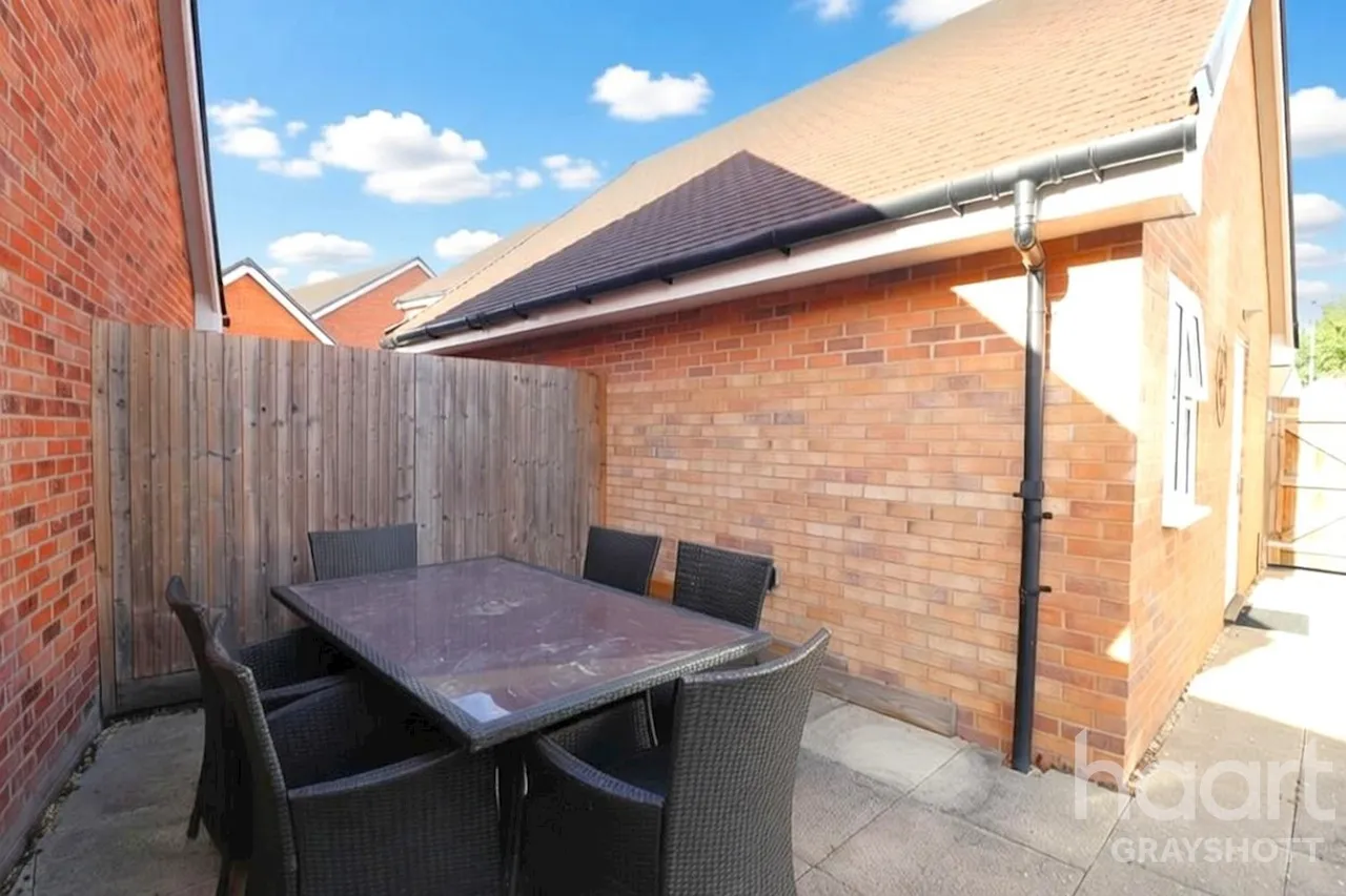 Chandler Drive, Bordon, GU35, photo 14