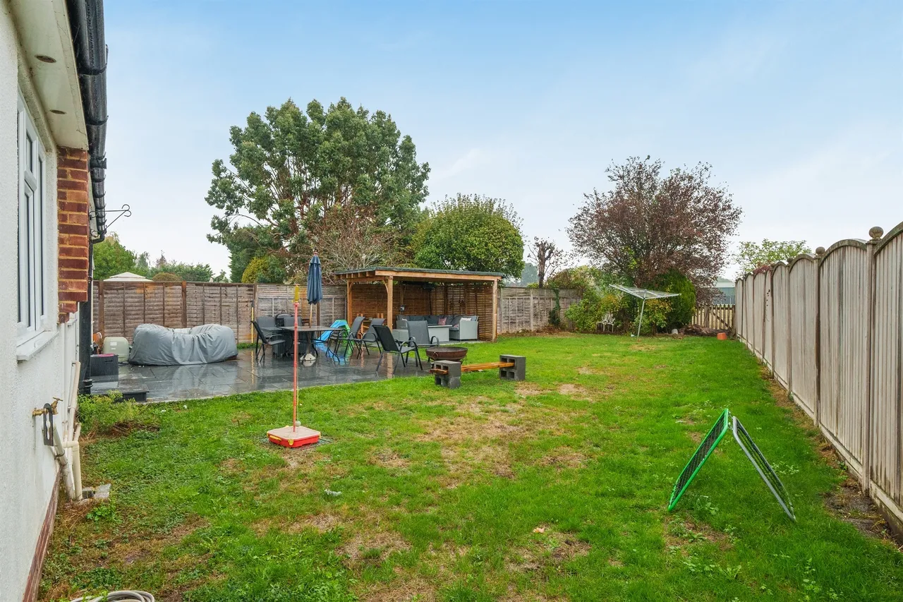 Manor Grove, Fifield, SL6, photo 11