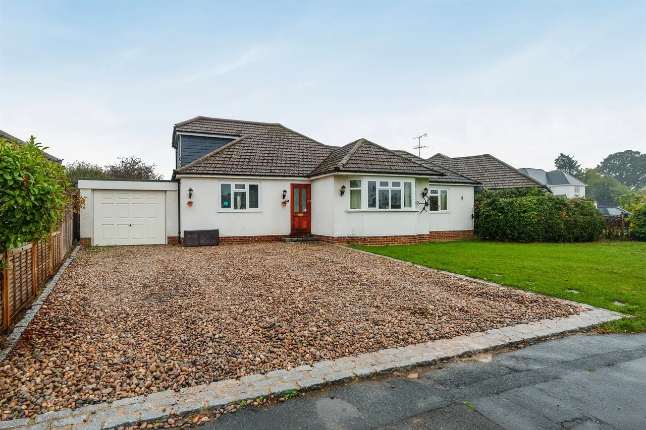 3 bed house for sale, Manor Grove, Fifield, SL6