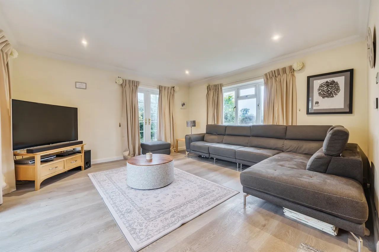 Manor Grove, Fifield, SL6, photo 2