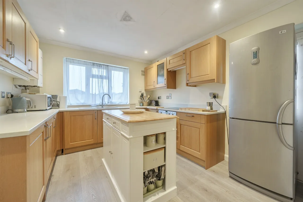Manor Grove, Fifield, SL6, photo 3