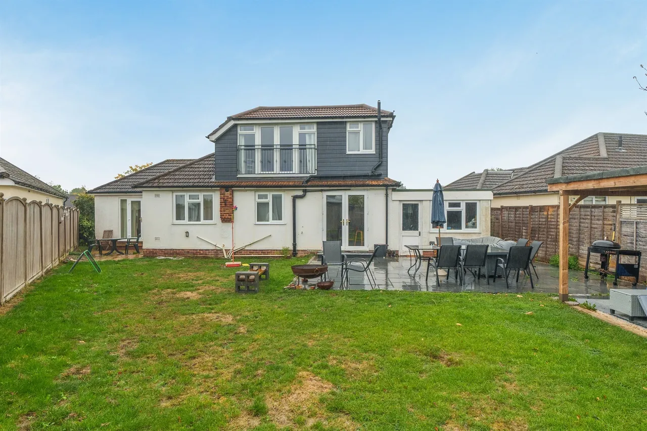 Manor Grove, Fifield, SL6, photo 12