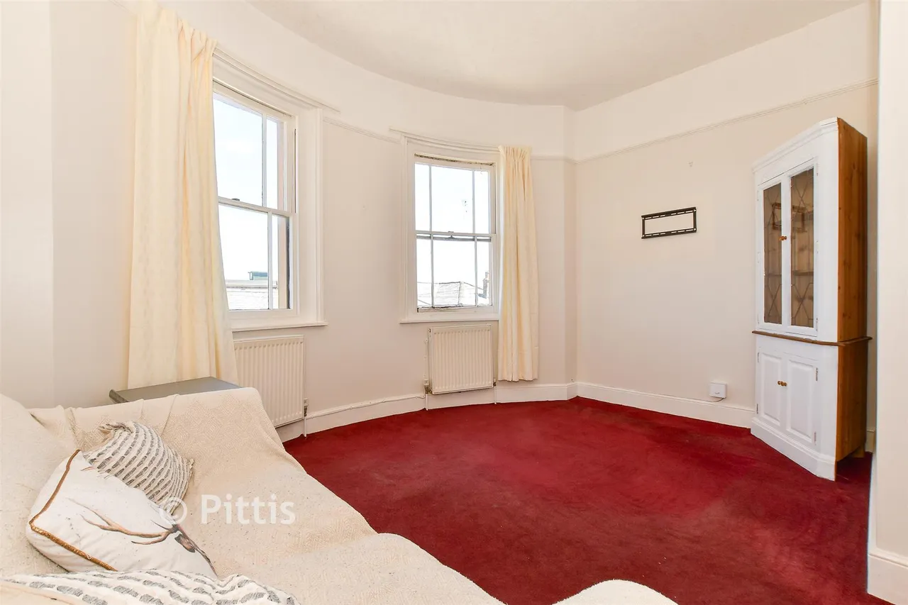 Royal Crescent, Sandown, PO36, photo 2