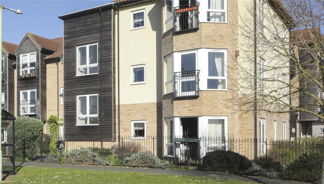 2 bed flat for sale — Airfield Road, Bury St. Edmunds, Suffolk, IP32