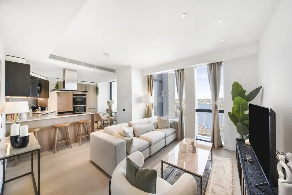 2 bed flat to rent, River Park Tower, London, SW8