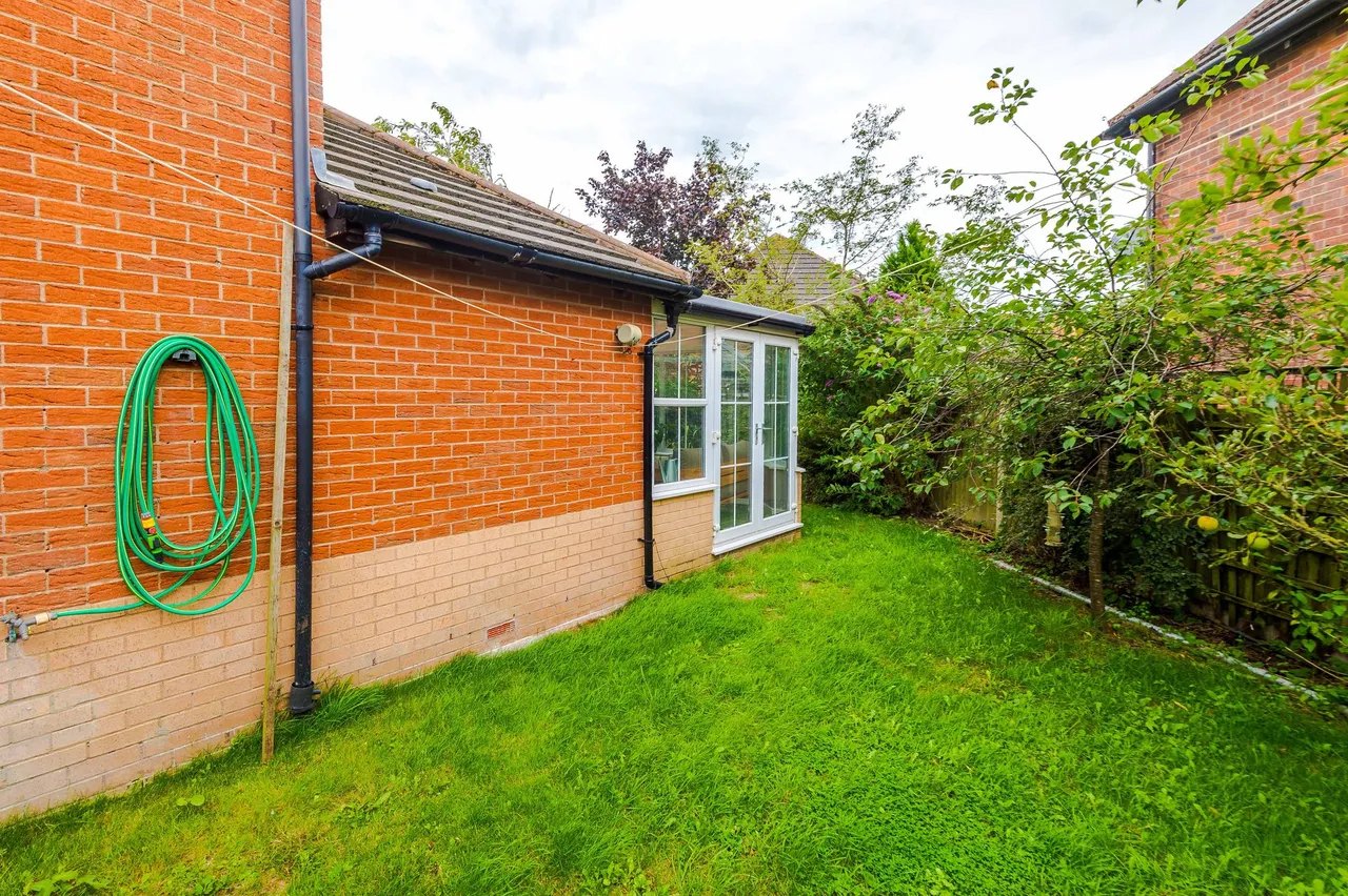 Chesterton Drive, Winwick, Warrington, Warrington, WA2 8XF, photo 23