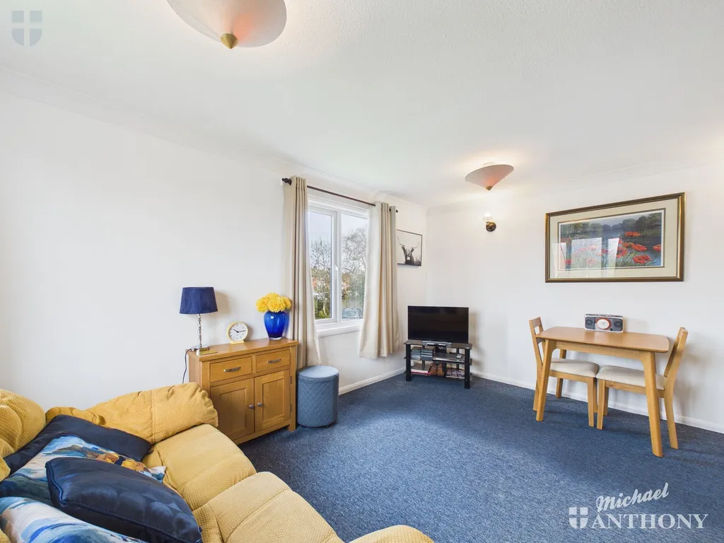 Chequers Court, Aylesbury, HP21, photo 7