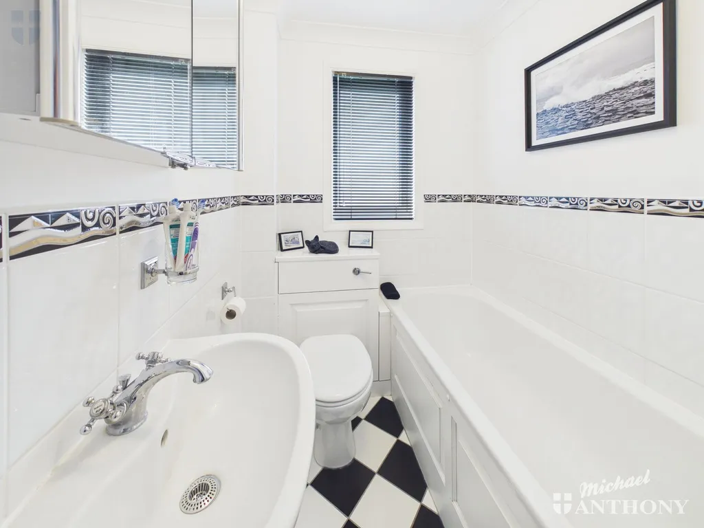 Chequers Court, Aylesbury, HP21, photo 5