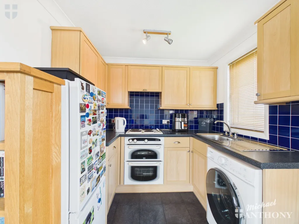 Chequers Court, Aylesbury, HP21, photo 3