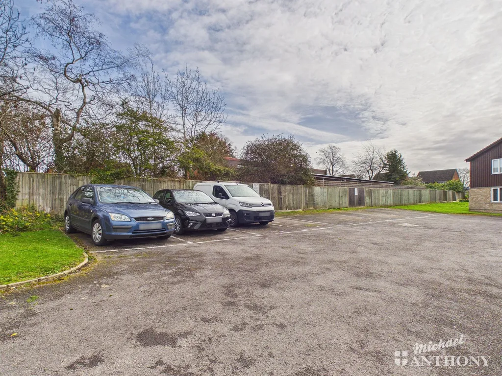 Chequers Court, Aylesbury, HP21, photo 9