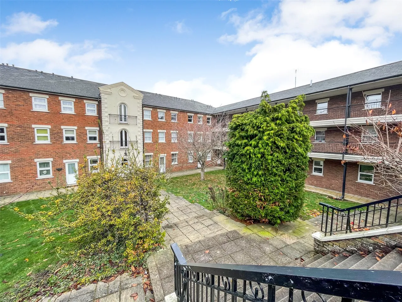Birchett Road, Aldershot, Hampshire, GU11 1LW, photo 4