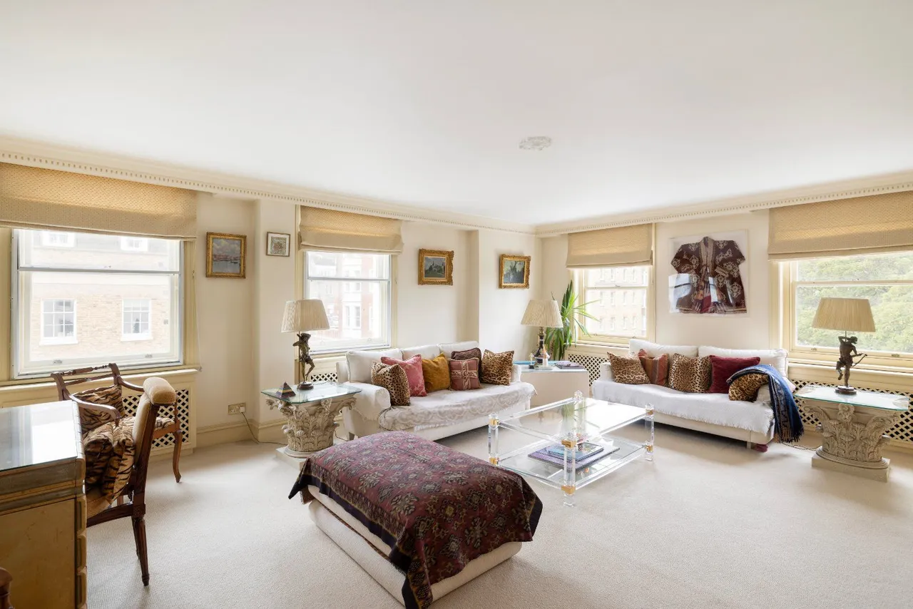 3 bed flat for sale — Sloane Street, London, SW1X 9BS