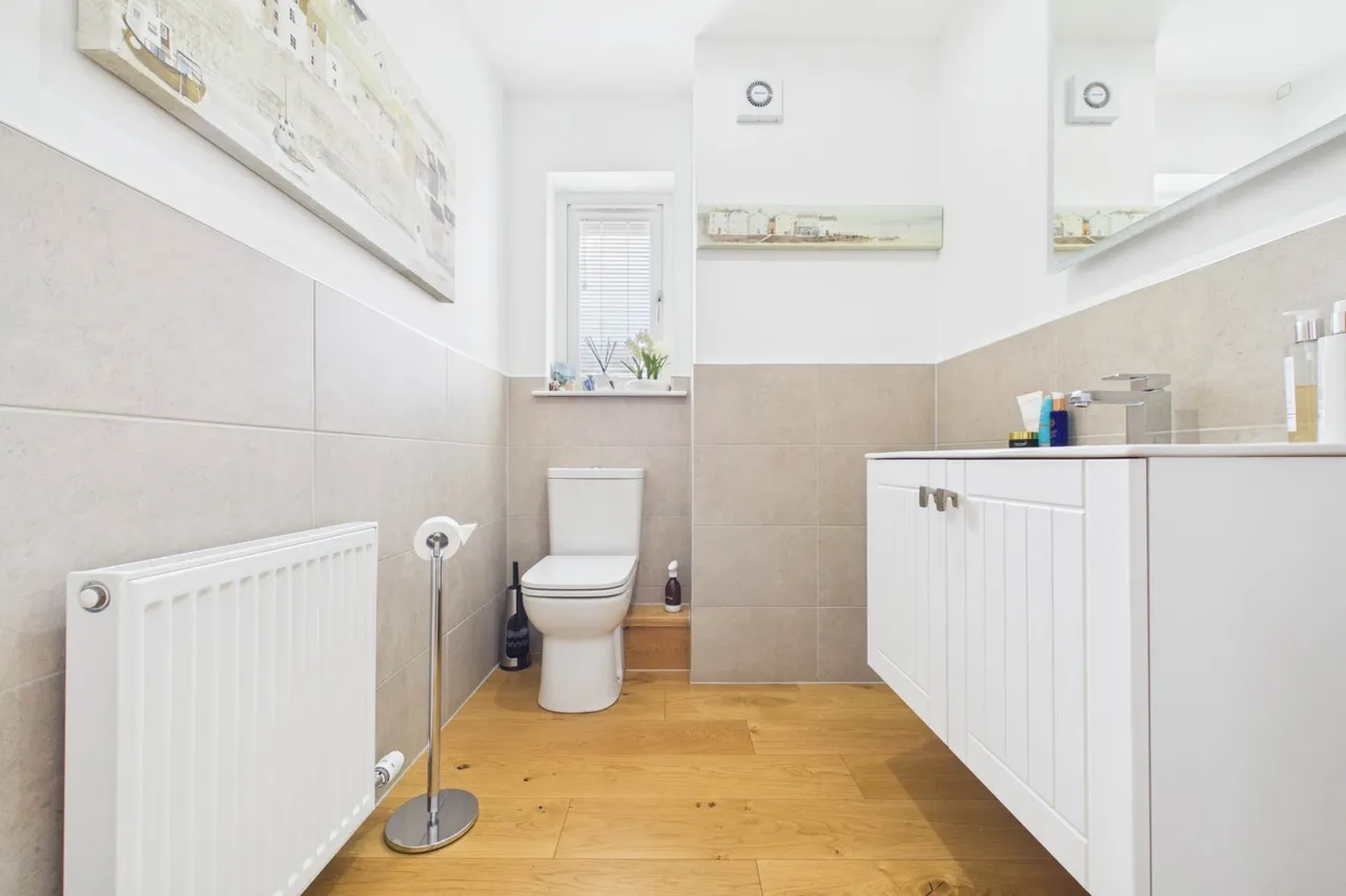 Chilstone Place, Shotts, photo 11