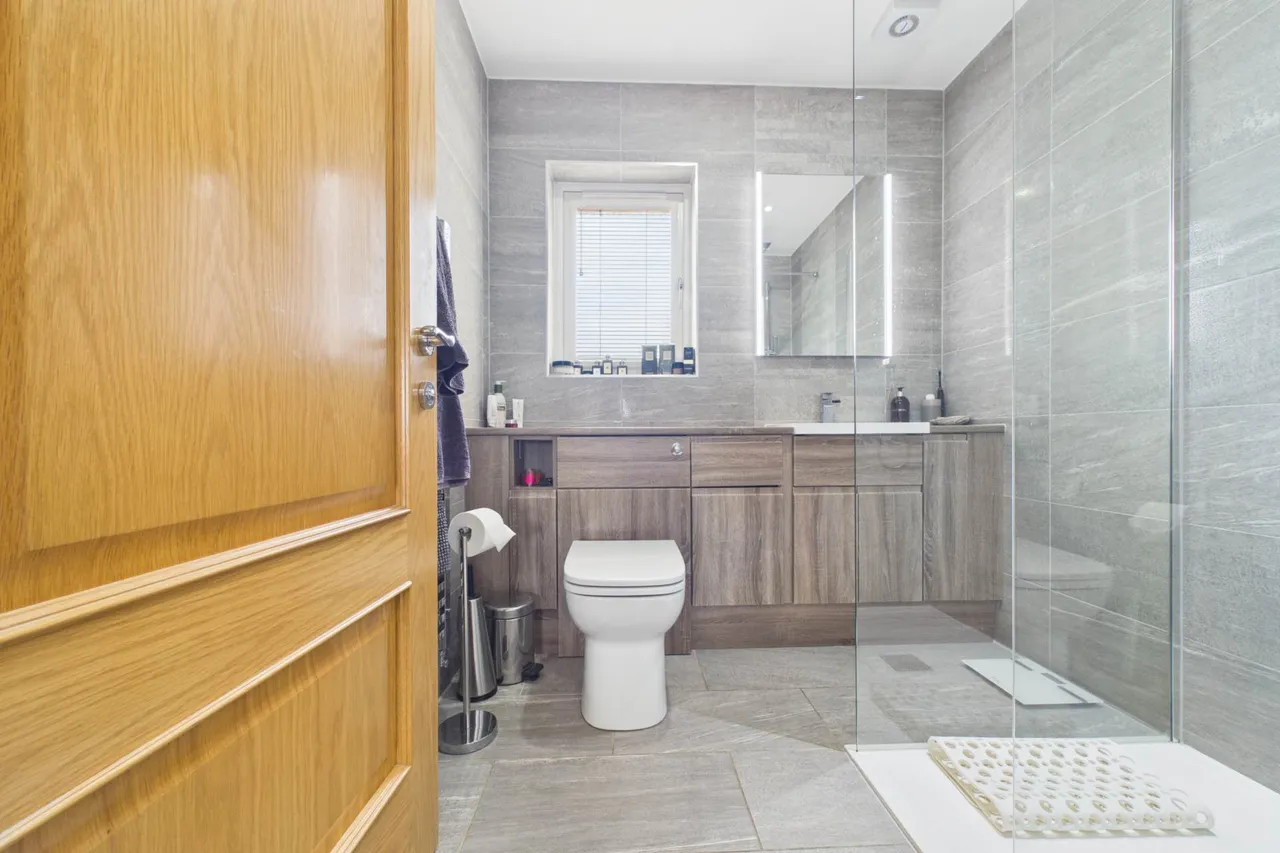 Chilstone Place, Shotts, photo 18