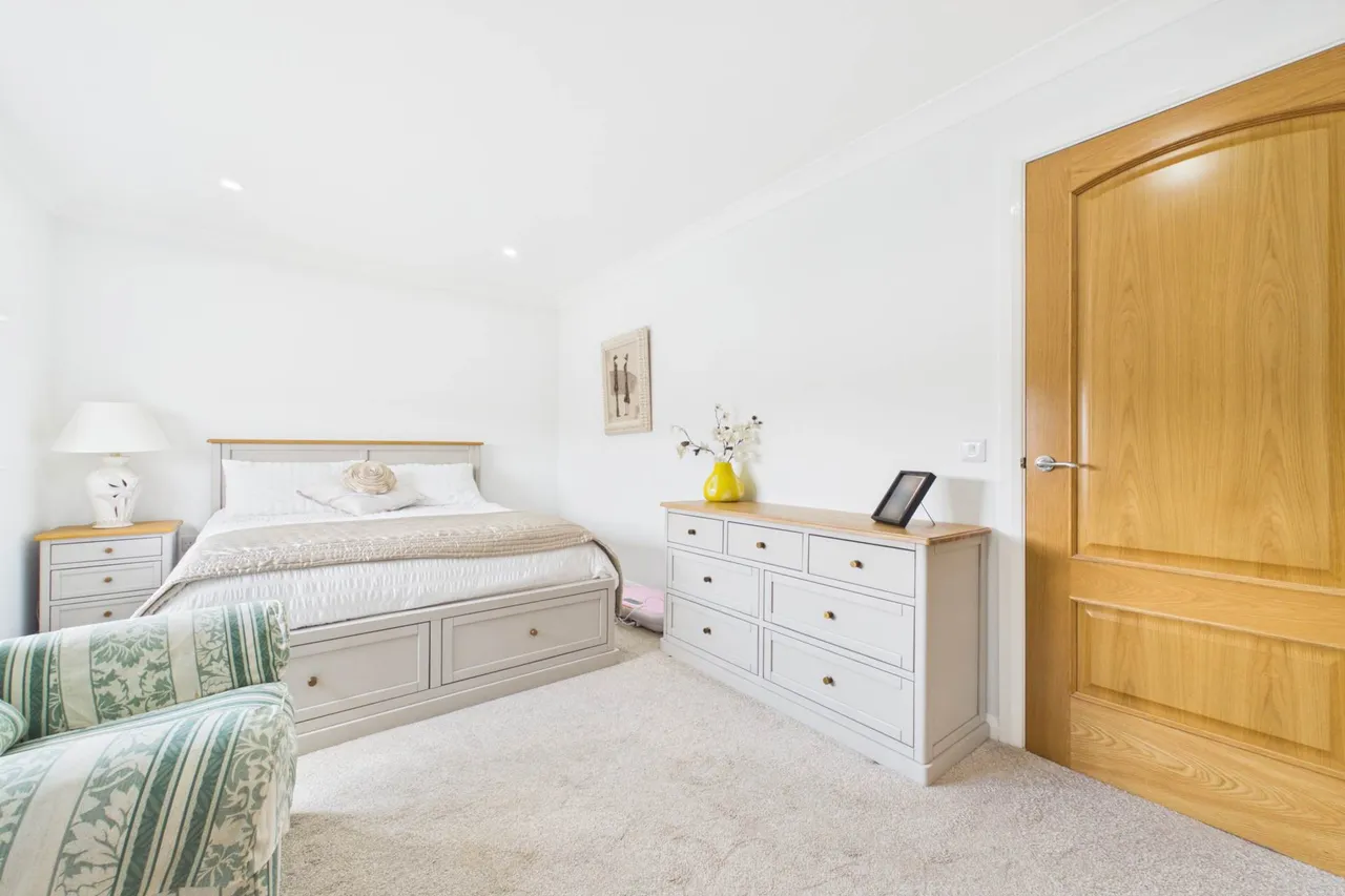 Chilstone Place, Shotts, photo 21