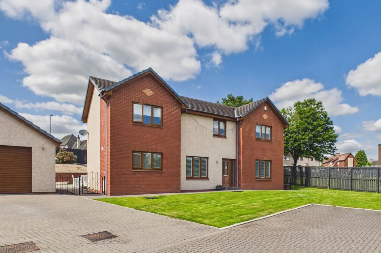 Chilstone Place, Shotts, photo 29